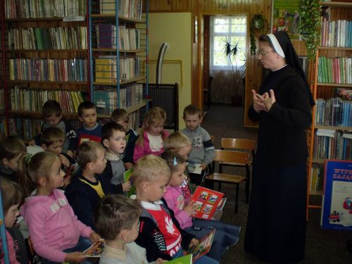 Wizyta przedszkolaków w GBP Cmolas