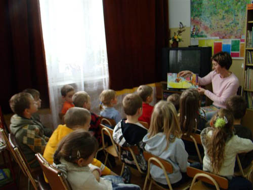 Głośne Czytanie Bajek w Ostrowach